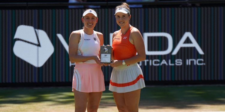 Linda Noskova und Ekaterina Alexandrova nach ihrem Doppelsieg bei den Berlin Tennis Open 2026 im Steffi-Graf-Stadion