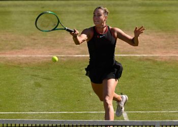 Tennisspielerin auf dem Rasen im Steffi-Graf-Stadion bei den Berlin Tennis Open 2026