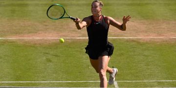 Tennisspielerin auf dem Rasen im Steffi-Graf-Stadion bei den Berlin Tennis Open 2026