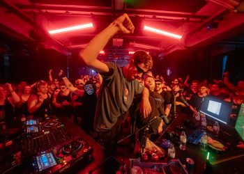 Maximilian „HandOfBlood“ Knabe kündigt den Techno Freitag 2027 in der Arena Berlin an