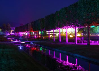 Illuminierter Schlosspark bei der Schlosspark-Nacht Oranienburg 2026