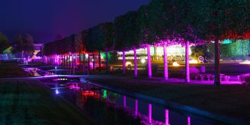 Illuminierter Schlosspark bei der Schlosspark-Nacht Oranienburg 2026