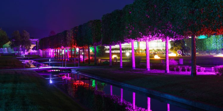 Illuminierter Schlosspark bei der Schlosspark-Nacht Oranienburg 2026