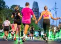 Läufer bei der adidas Runners City Night 2026 auf dem Kurfürstendamm in Berlin