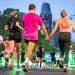 Läufer bei der adidas Runners City Night 2026 auf dem Kurfürstendamm in Berlin