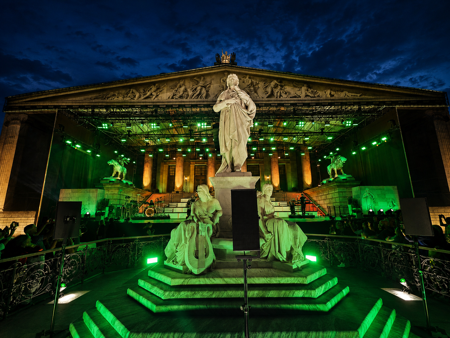 Alphaville und die Neue Philharmonie Frankfurt beim Classic Open Air 2026 auf dem Berliner Gendarmenmarkt