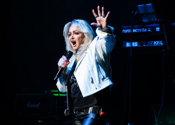 Bonnie Tyler bei einem Live-Auftritt in Berlin