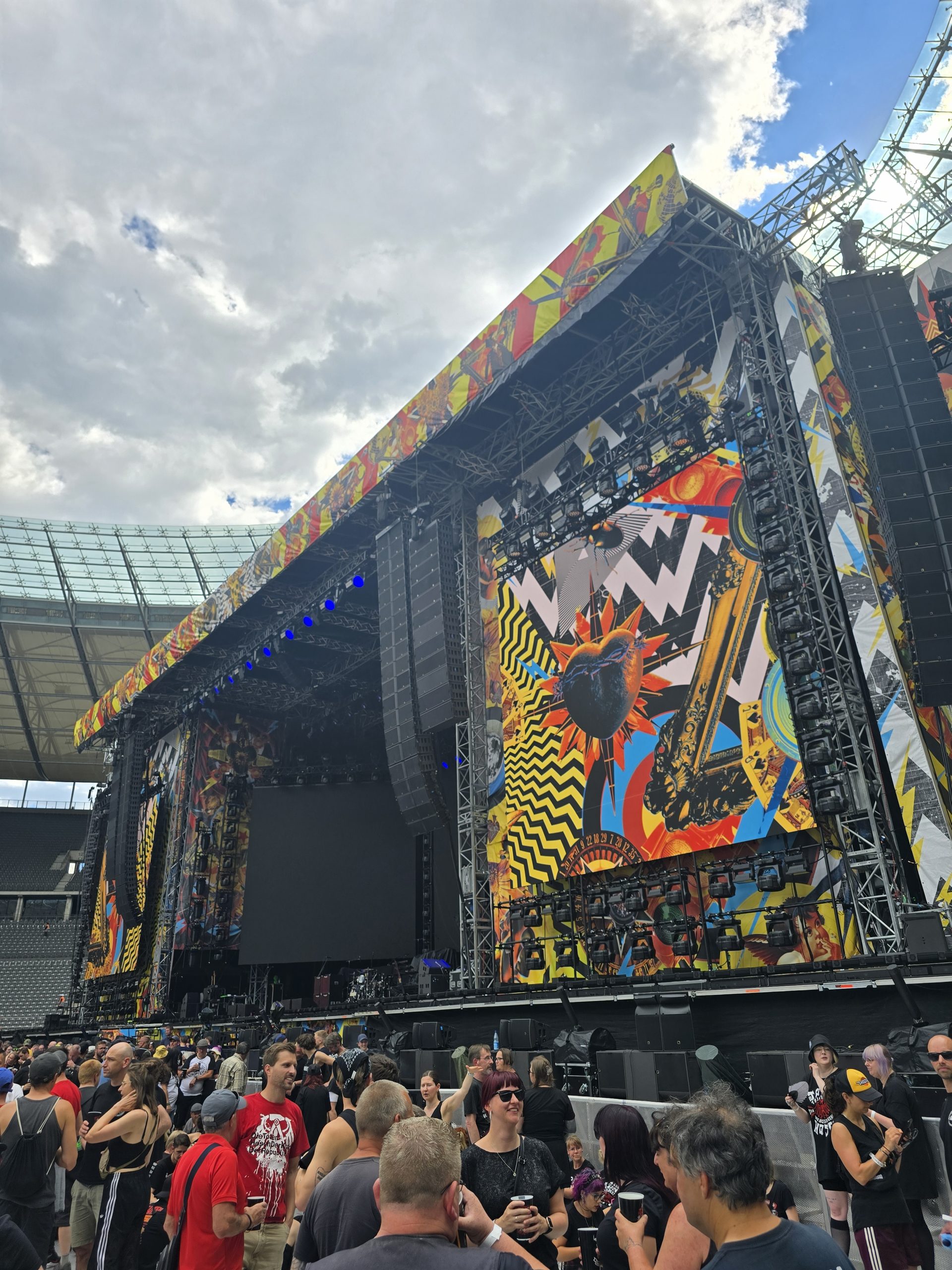 Konzert der Toten Hosen 2026 im ausverkauften Berliner Olympiastadion mit großer Bühne und jubelndem Publikum