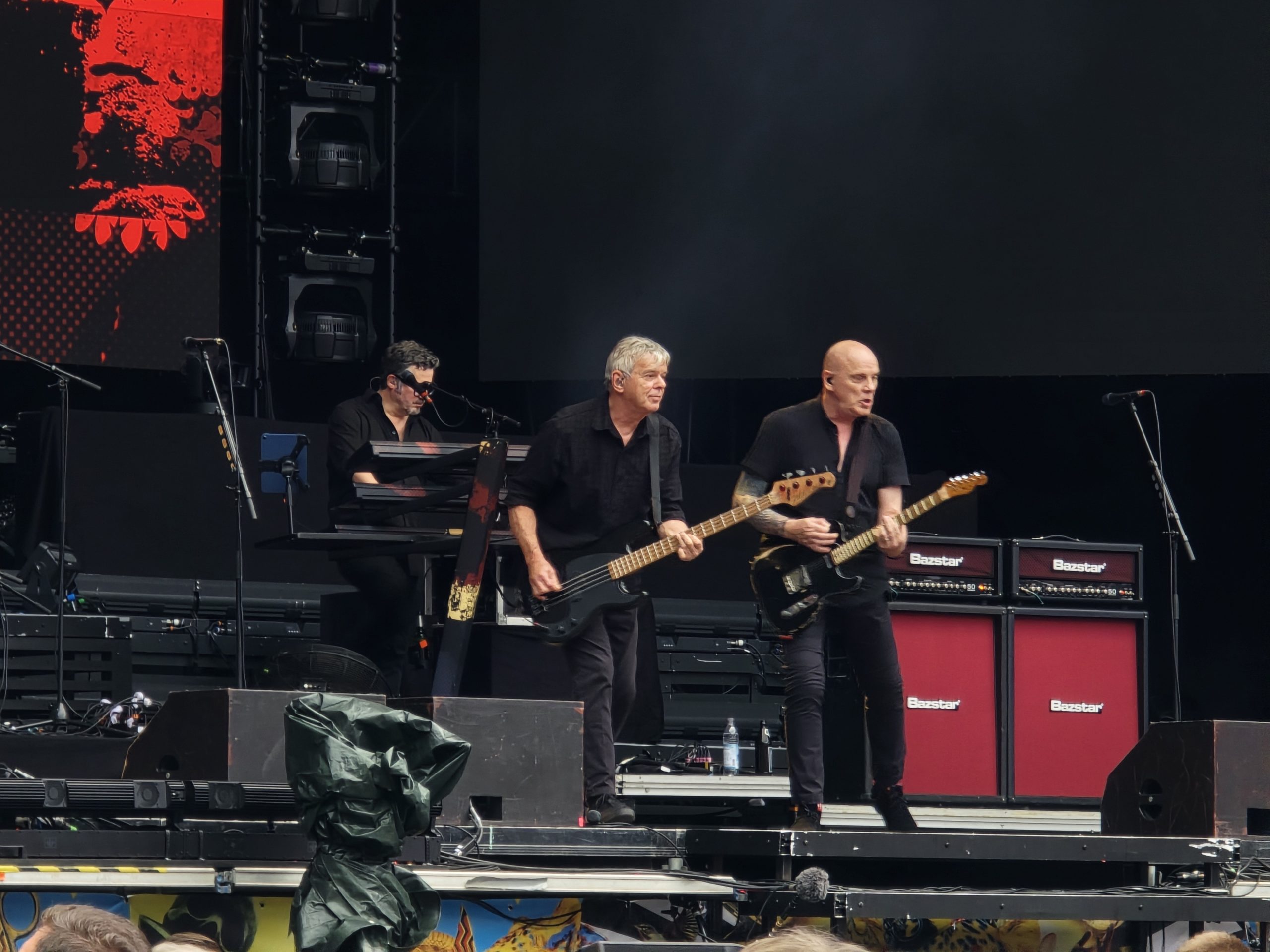 Konzert der Toten Hosen 2026 im ausverkauften Berliner Olympiastadion mit großer Bühne und jubelndem Publikum