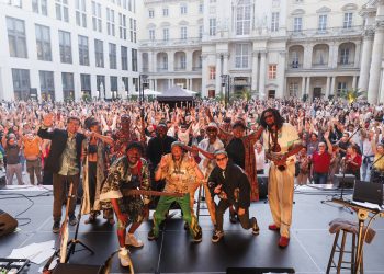 BantuSoul All Star Band bei Durchlüften 2024 im Schlüterhof des Humboldt Forums