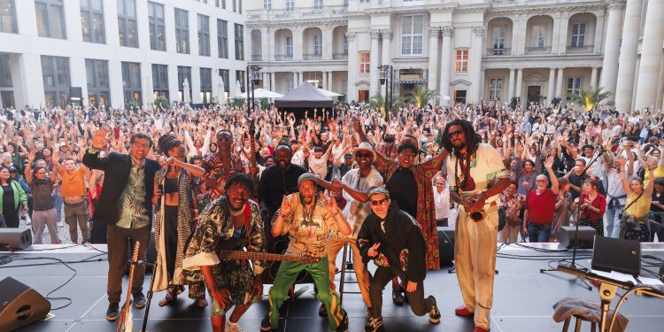 BantuSoul All Star Band bei Durchlüften 2024 im Schlüterhof des Humboldt Forums