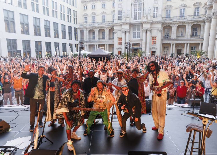 BantuSoul All Star Band bei Durchlüften 2024 im Schlüterhof des Humboldt Forums
