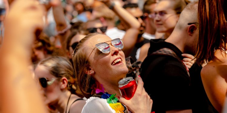 Electronic Pool Session Berlin 2026 mit Techno-Open-Air im Sommerbad Neukölln