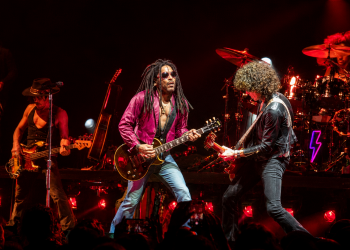 Lenny Kravitz mit Band und großer Lichtshow in der Uber Arena Berlin 2026