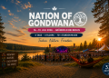 KI-generiertes Beitragsbild zur Nation of Gondwana 2026 mit Festivalbühne, Publikum und Waldsee bei Sonnenuntergang