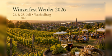 Winzerfest Werder 2026 auf dem Wachtelberg mit Weinreben, Festgästen, Havelblick und Heilig-Geist-Kirche