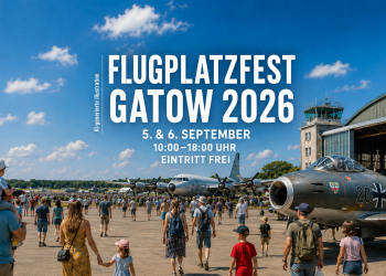 Flugplatzfest Gatow 2026 mit historischen Flugzeugen, Familien und Besuchern auf dem Flugplatz Berlin-Gatow