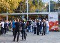 Besucher vor dem Haus der Berliner Festspiele beim Internationalen Literaturfestival Berlin 2025