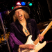 Randy Hansen live im Quasimodo Berlin mit weißer E-Gitarre bei seiner Jimi-Hendrix-Tribute-Show