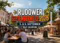 Rudower Septembermeile 2026 mit Marktständen, Familien und Kinderkarussell beim Straßenfest in Alt-Rudow