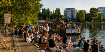 Rummel auf der Bucht 2026 am Kulturhafen Rummelsburger Bucht mit Besuchern, Booten und schwimmenden Kulturflächen