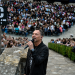 Sebastian Fitzek mitten im Publikum der Waldbühne Berlin bei seiner Jubiläumsshow 2026