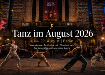 Tanz im August 2026 vor dem HAU1 in Berlin mit zeitgenössischen Tänzern und Publikum