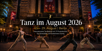 Tanz im August 2026 vor dem HAU1 in Berlin mit zeitgenössischen Tänzern und Publikum