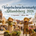 Vogelscheuchenmarkt Altlandsberg 2026 mit mehreren Vogelscheuchen, Marktständen und historischer Altstadt