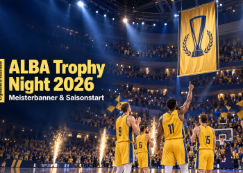ALBA Trophy Night 2026 mit Meisterbanner und Basketballteam in der Uber Arena