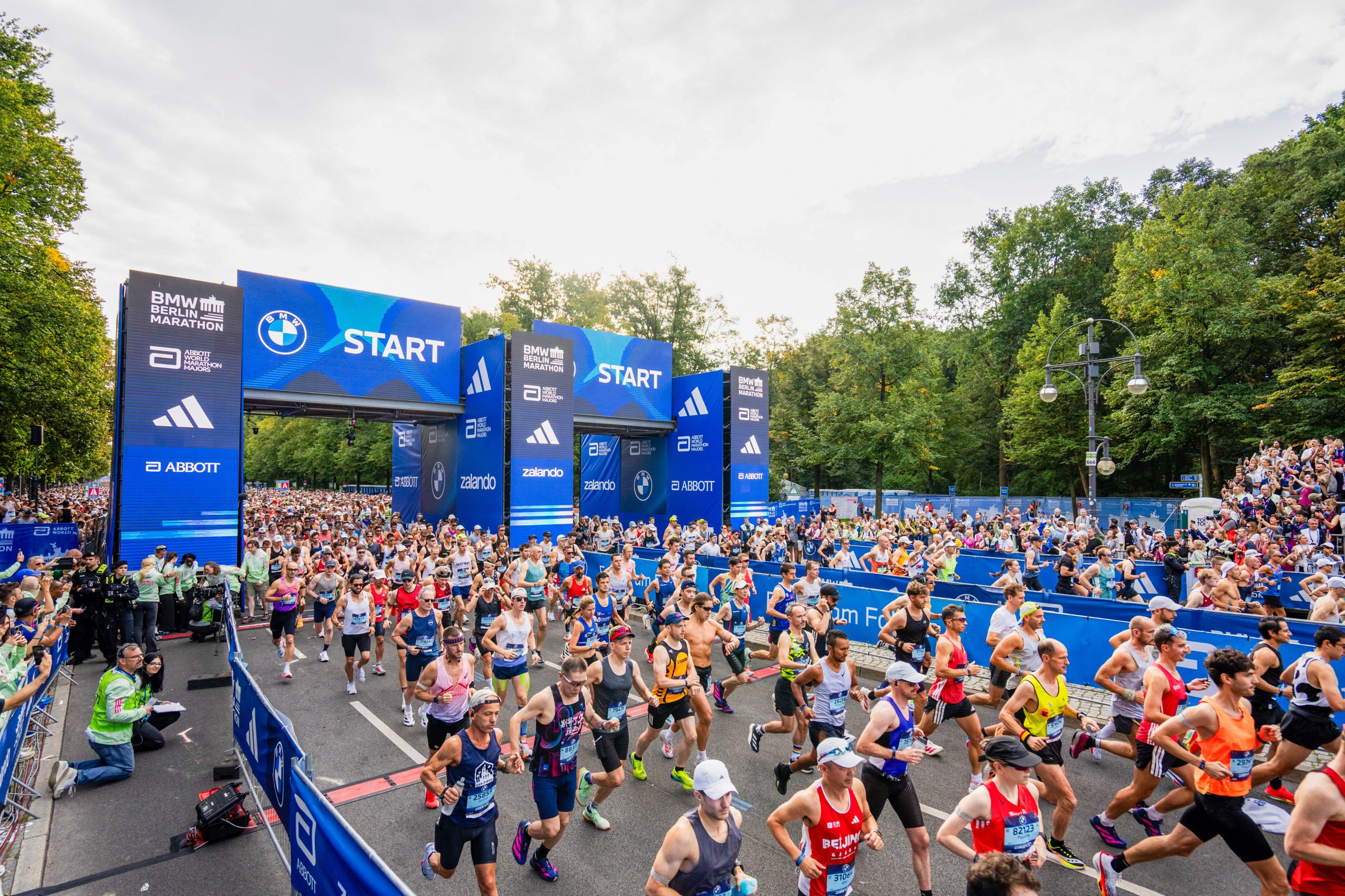 Läufer beim Start des Berlin Marathon 2026 in Berlin
