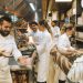 Küchenteam von Circolo Popolare bei der Arbeit in einer Restaurantküche