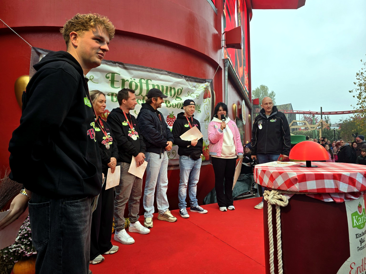 Bettys Beerchen Boomerang bei Karls Elstal zur Eröffnung 2026 mit Robert Dahl und Teilnehmern der 24h-Challenge