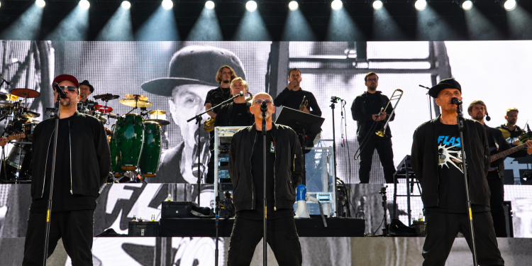 Die Fantastischen Vier live auf der Bühne bei einem Konzert in Berlin