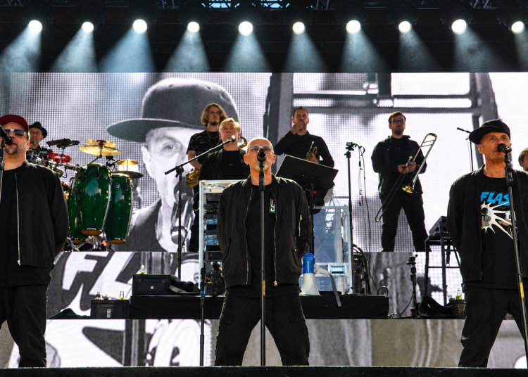 Die Fantastischen Vier live auf der Bühne bei einem Konzert in Berlin