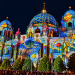 Berliner Dom beim Festival of Lights in Berlin mit farbiger Lichtprojektion