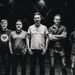 Frank Turner & The Sleeping Souls auf einem Schwarz-Weiß-Pressefoto zur Last Evenings World Tour mit Konzert in Berlin 2027