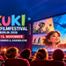 KI-generiertes Beitragsbild zum KUKI Kurzfilmfestival Berlin 2026 mit Kindern im Kinosaal und fantasievollen Animationswelten auf der Leinwand
