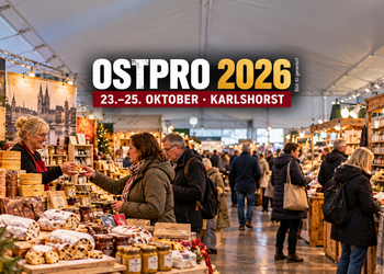 KI-generierte Darstellung der OSTPRO Berlin 2026 mit Baumkuchen, regionalen Spezialitäten und Besuchern an Verkaufsständen.