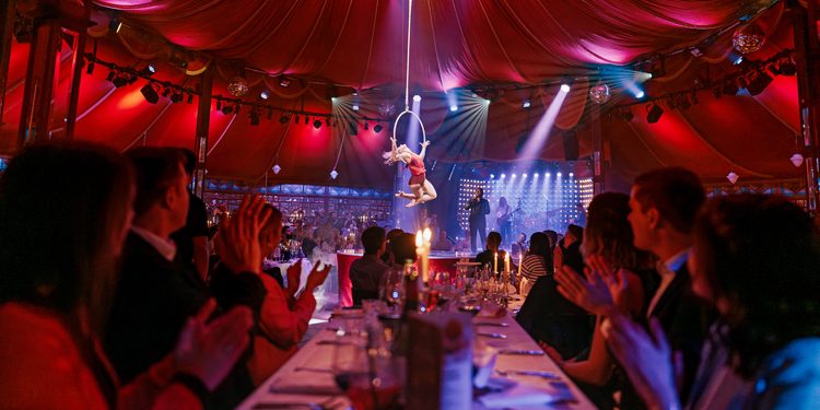 PALAZZO Berlin 2026/27 im Spiegelpalast mit Luftartistik, Publikum und Dinner-Show