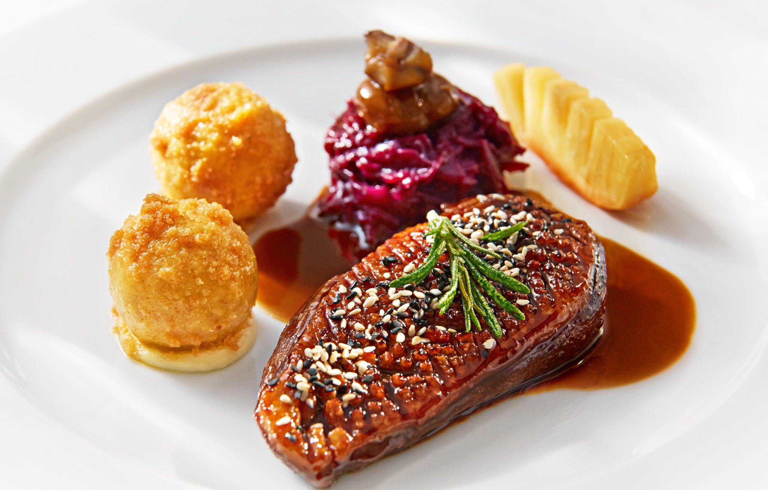 Lackierte Entenbrust mit Rotkohl und Kartoffelknödeln beim PALAZZO Berlin 2026/27